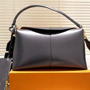 TOD'S Leather Black Leather Shoulder Bag- Handbag